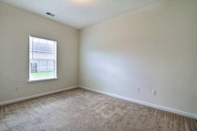 Building Photo - 3 Bedroom 2 Bathroom Live Oak - Richmond Hill