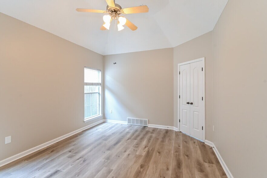 Building Photo - 10182 Whitcomb Ln