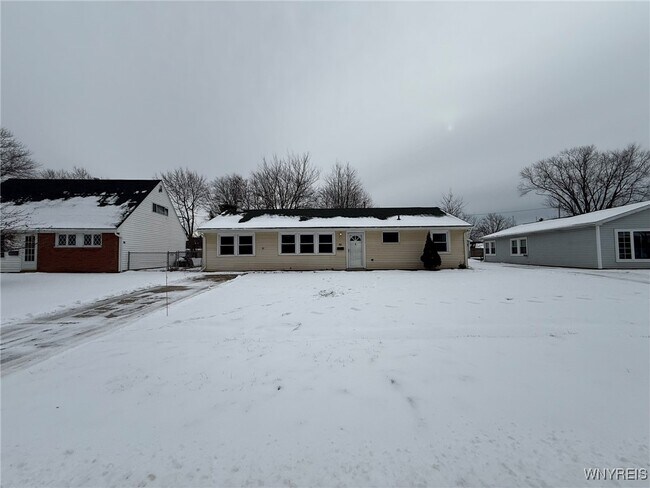 Building Photo - 52 Carol Ln