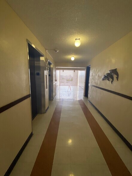 Building Photo - 750 Amana St