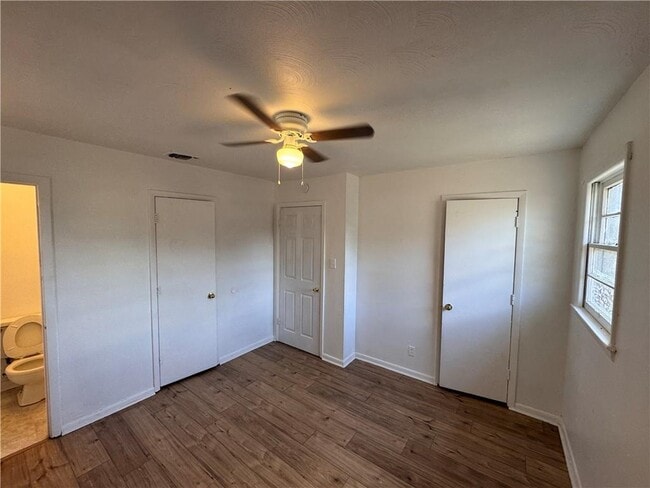 Building Photo - 2541 Medford Pl