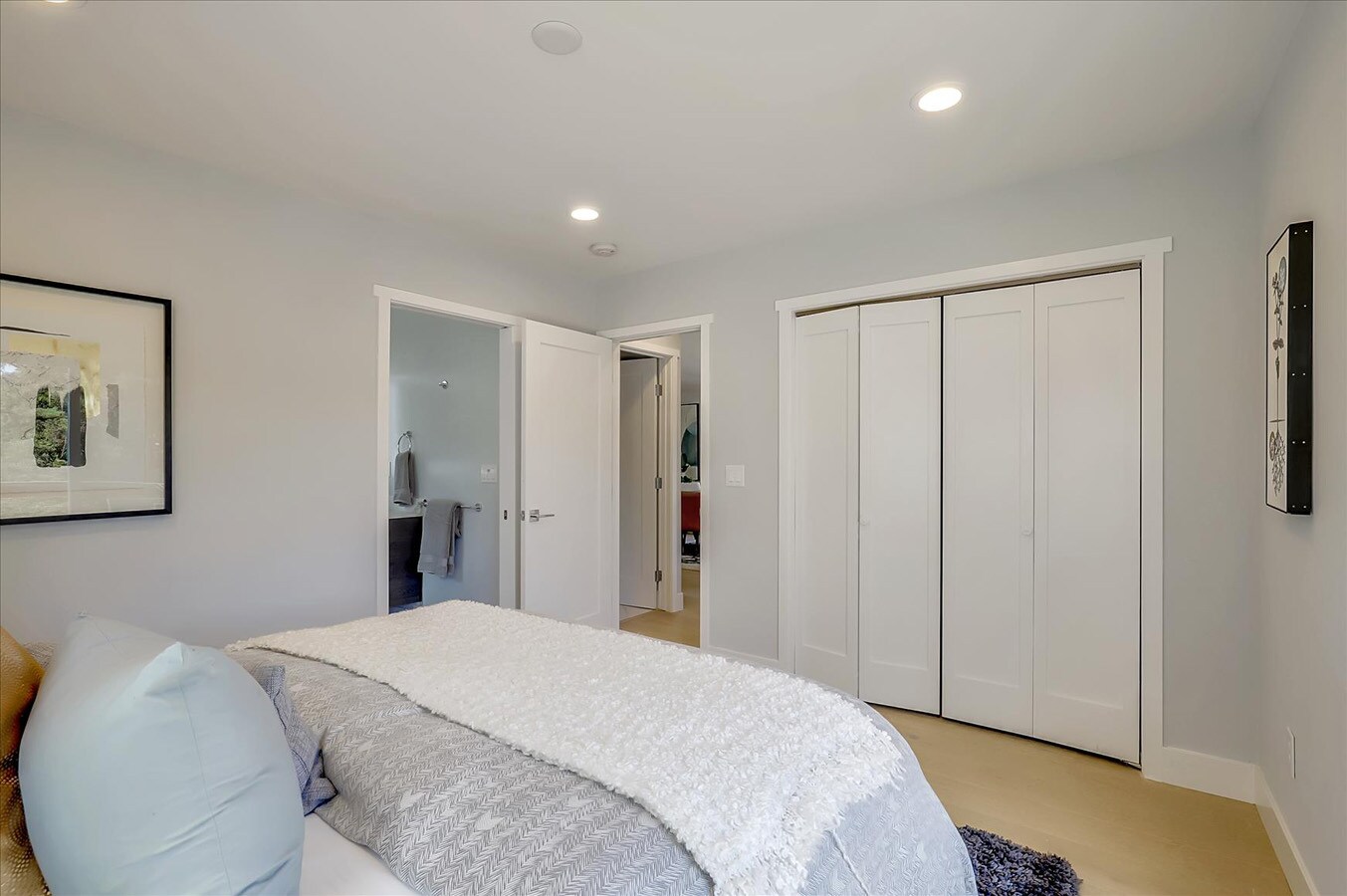 Building Photo - 914 Everett Ave