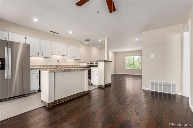 Building Photo - 2301 E Fremont Ave