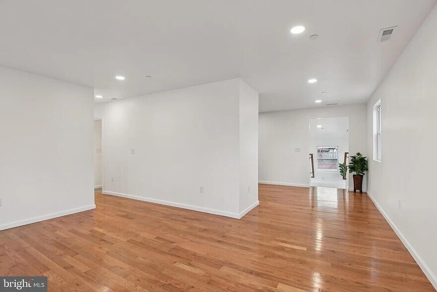 Building Photo - 513 Kintop Rd