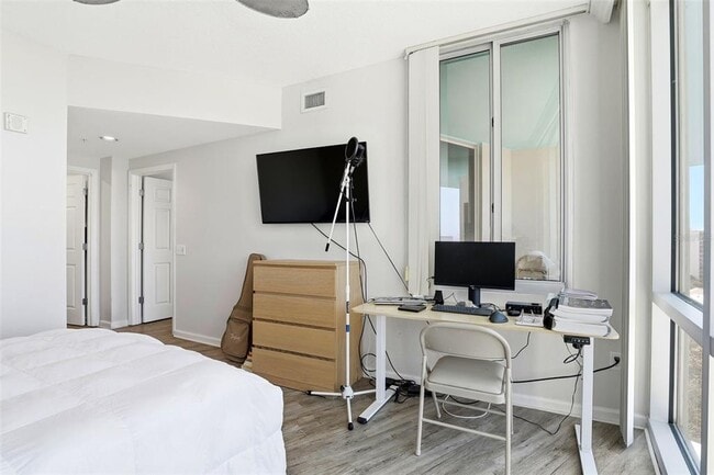 Building Photo - 322 E Central Blvd