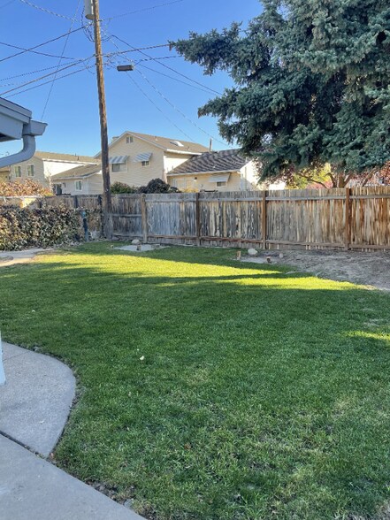 Building Photo - 1096 N 300 W