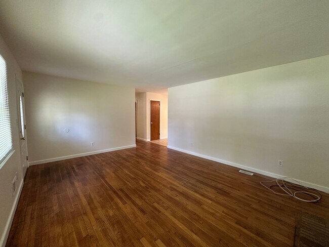 Building Photo - 1408 Dermott Ave