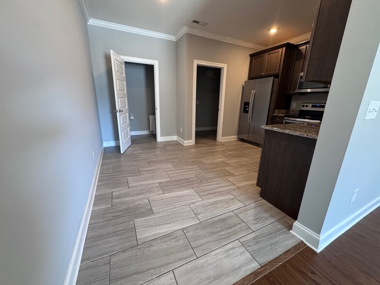 Building Photo - 274 Savannah Ave NE