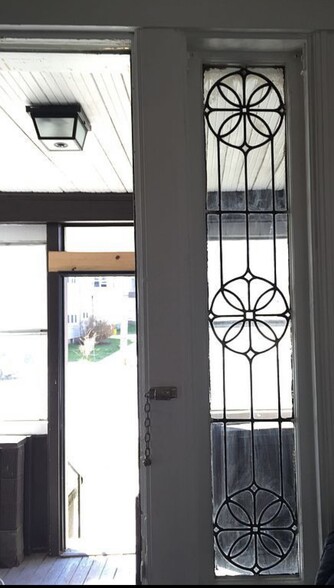 Building Photo - 136 Brooks St