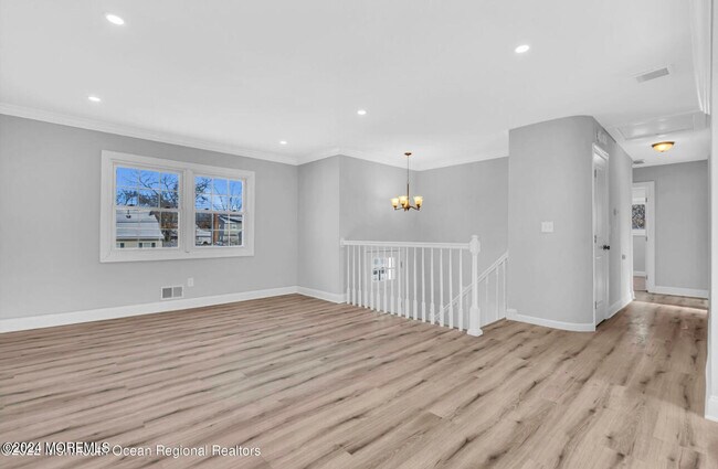 Building Photo - 27 Oak Leaf Ln