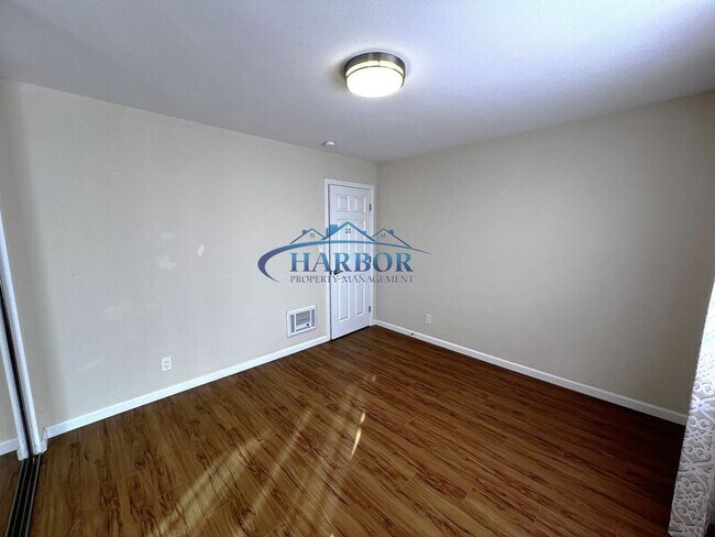 Building Photo - 1166 W 22nd St