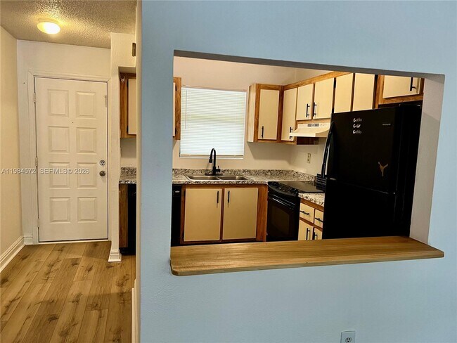 Building Photo - 6001 Shaker Wood Cir