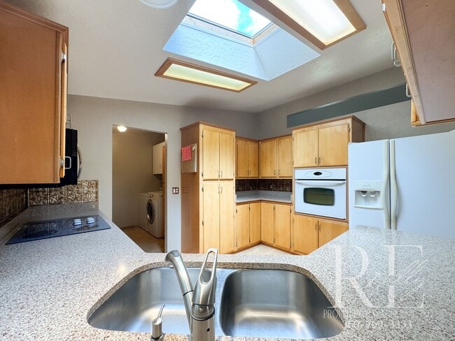 Building Photo - Your Private Getaway In Bremerton