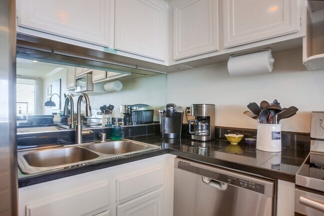 Building Photo - 190 Del Mar Shores Terrace