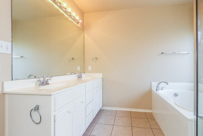 Building Photo - 12817 Dorset Dr