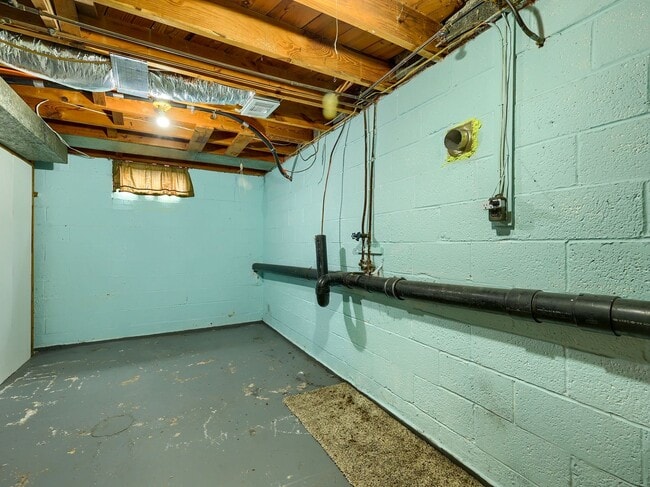 Building Photo - Adorable 2 Bedroom Single Family Home