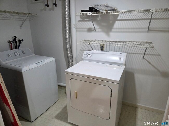 Building Photo - 27 Crows Nest Ln