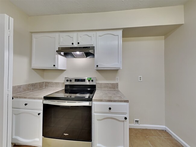 Building Photo - 14114 Fleur De Lis Blvd