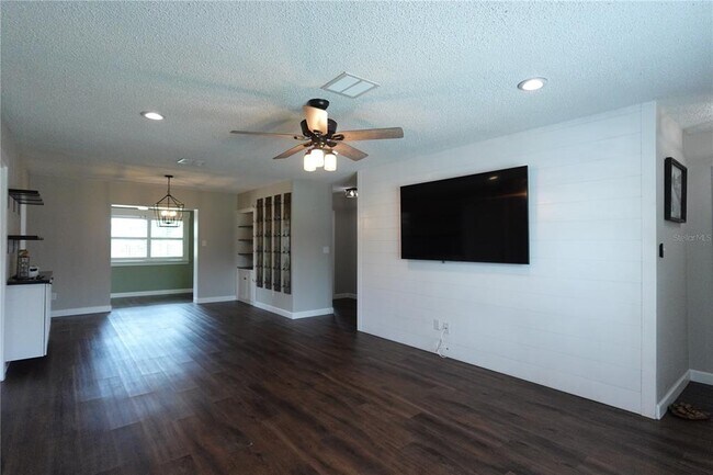 Building Photo - 2733 Woodland Hills Ave