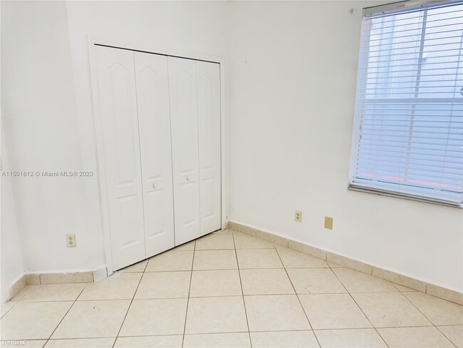 Building Photo - 3 br, 2 bath Condo - 4311 SW 160th Ave Apt...