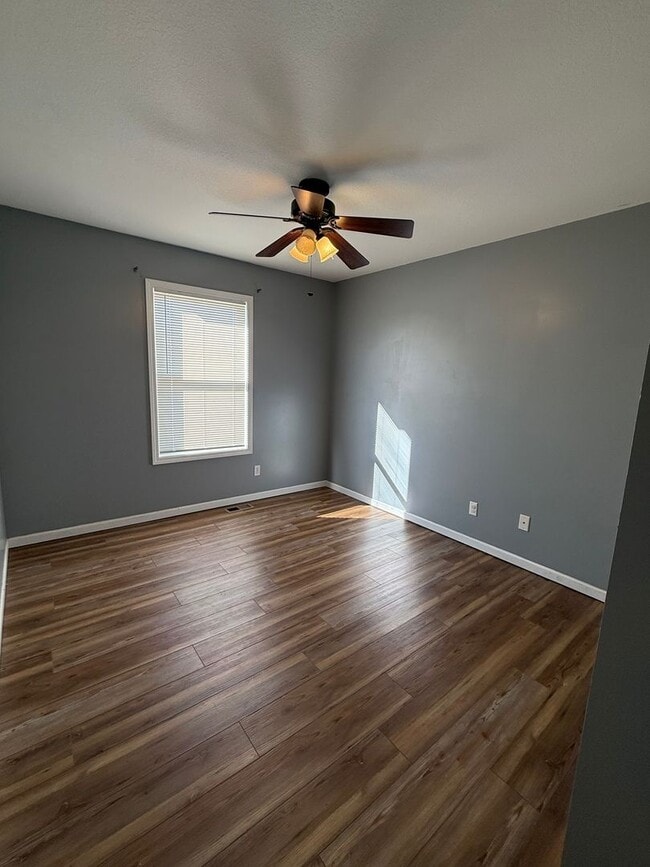 Building Photo - Spacious Home on the west side of Junction City ~ Available Early January