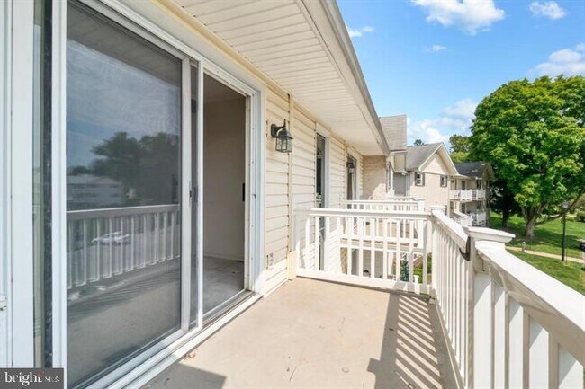 Building Photo - 13 Warren Lodge Ct