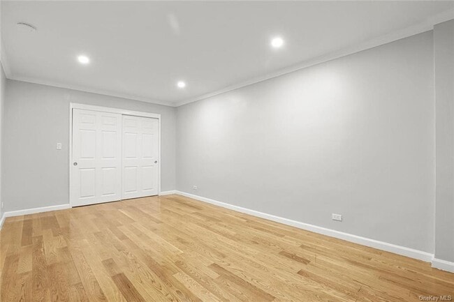 Building Photo - 3240 Riverdale Ave