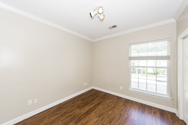 Building Photo - 3 Bedroom 2 Bath Condo in Dunes West (Elli...