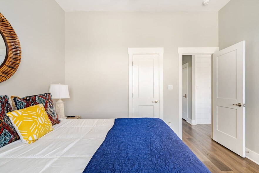 Building Photo - 804 1/2 Johnson Crawford Cir