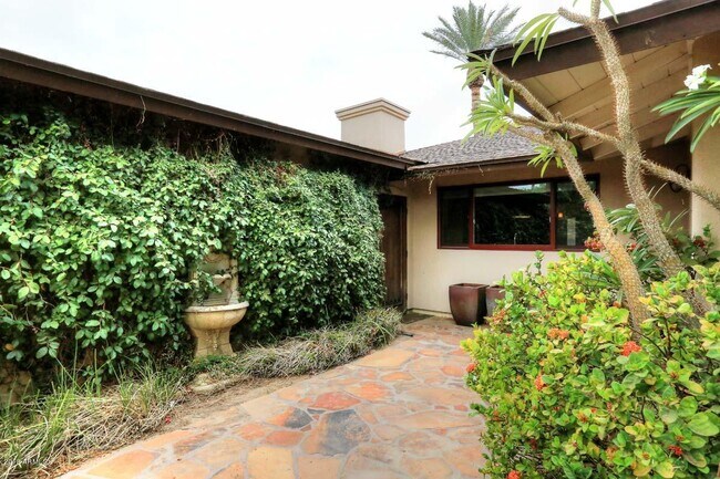 Building Photo - 4420 N 46th Pl