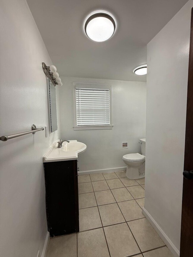 Building Photo - 10608 S Zediker Ave