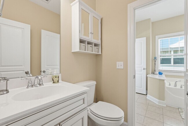 Building Photo - 313 Lakeview Dr