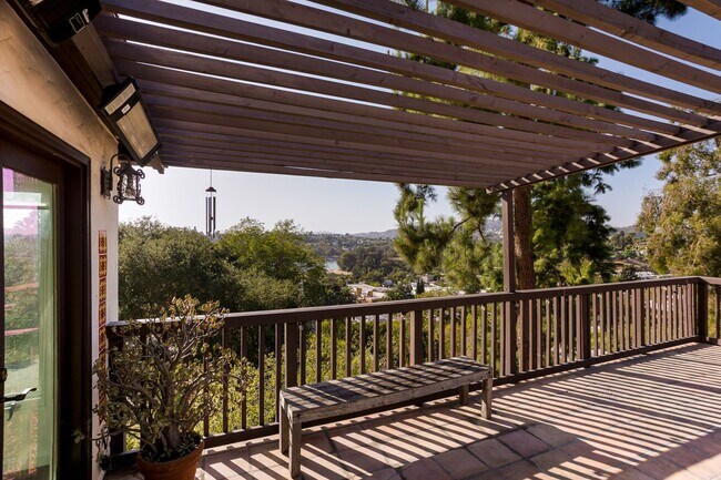 Building Photo - Charming Spanish Style Home in Silver Lake...