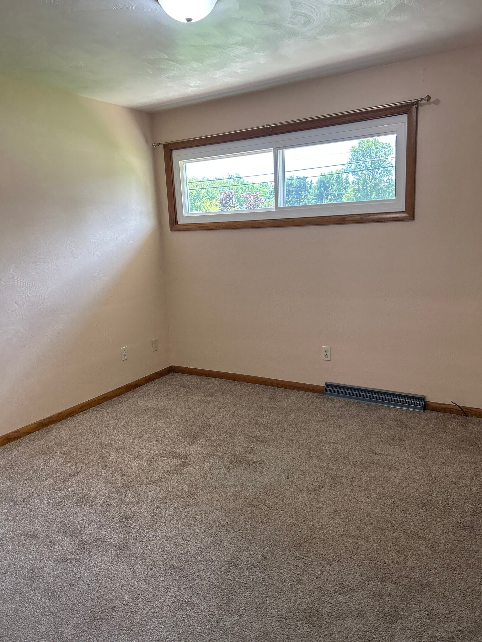 Master bedroom - 1103 Beechwood Dr
