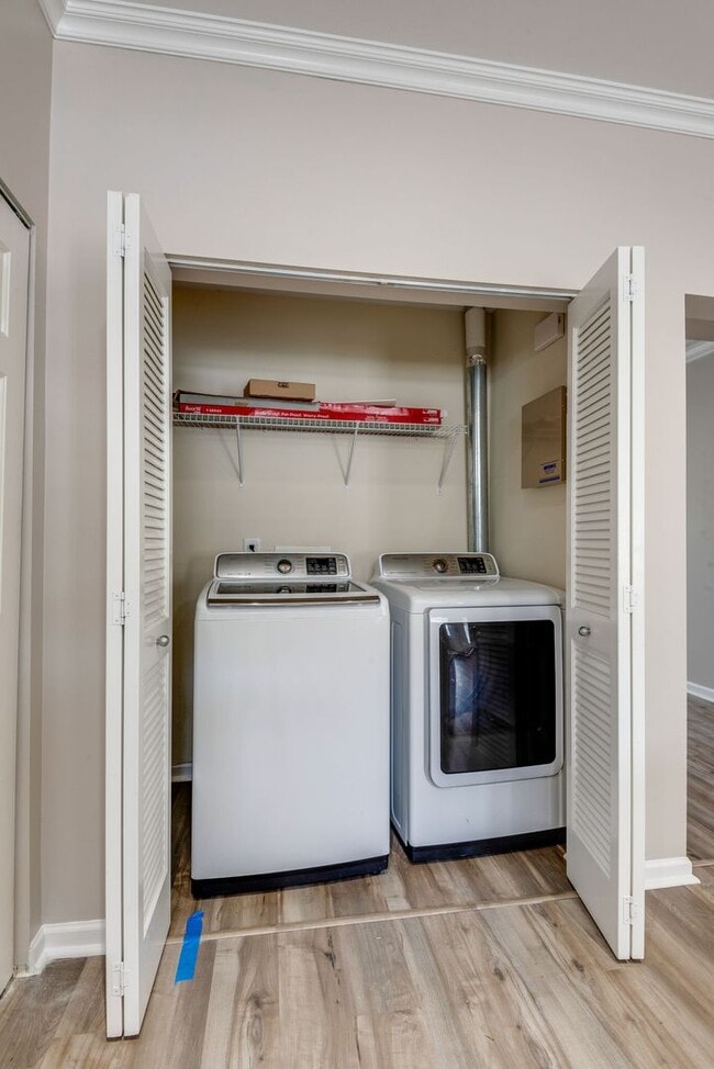 Building Photo - Beautiful Lenox Village Townhome!