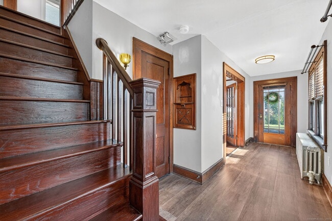 Building Photo - 12 N Main St