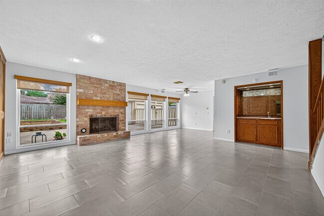 Building Photo - 21422 Park Willow Dr