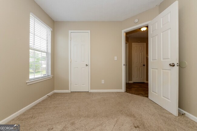 Building Photo - 437 Summer Hill Cir