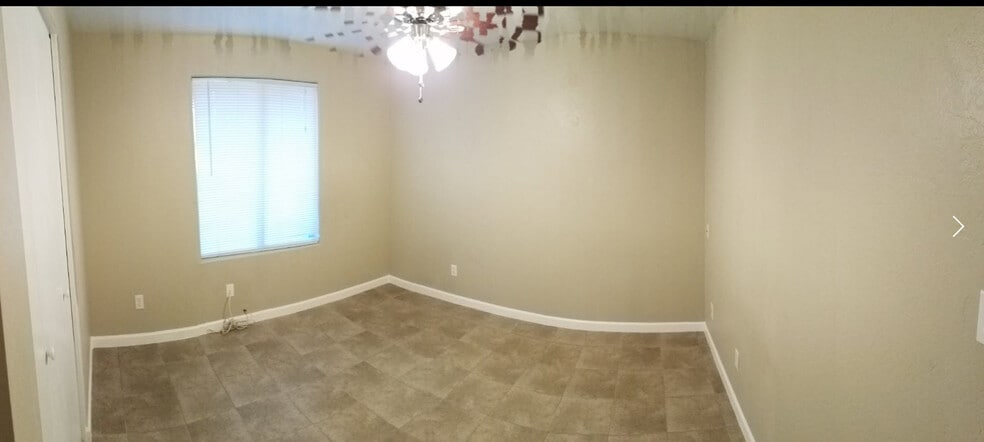 Building Photo - 2519 E Pebble Beach Dr