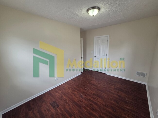 Building Photo - Updated 3-Bedroom Home with Sunroom and Backyard Space