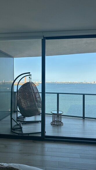 Building Photo - 808 Brickell Key Dr