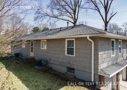 Building Photo - 942 S 57th St