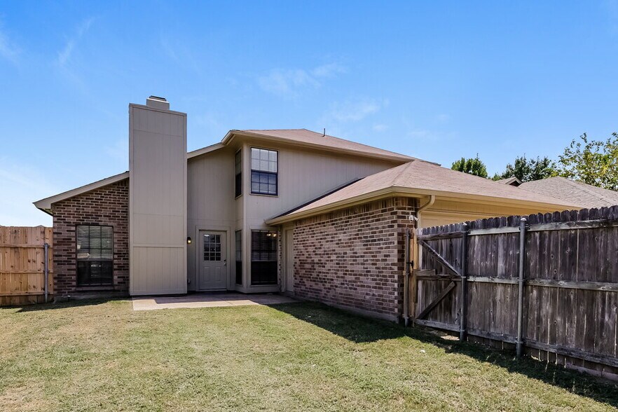 Building Photo - 423 Barton Dr