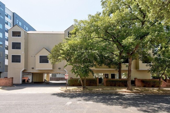 Building Photo - 2510 San Gabriel St
