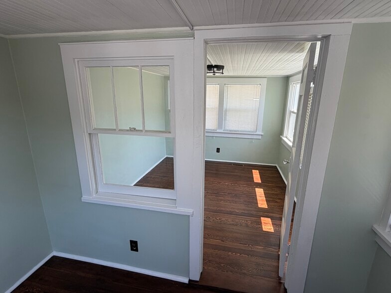 Building Photo - 2222 Duncan St