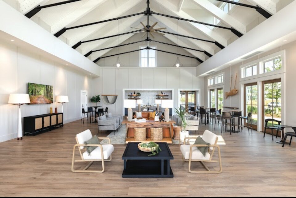 Building Photo - 610 Blueway Ave