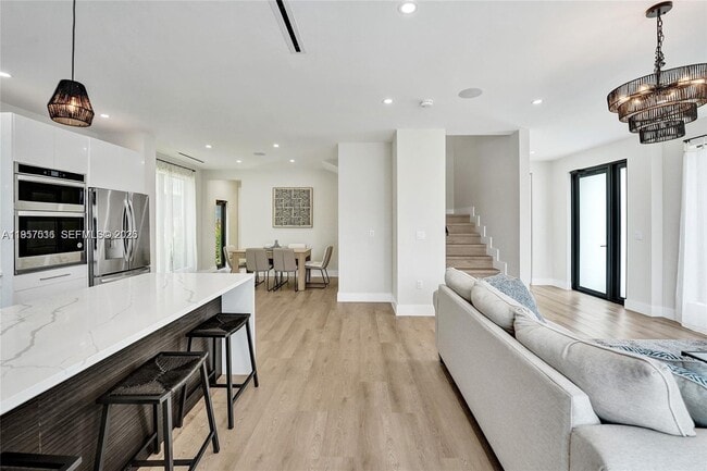 Building Photo - 1617 NE 11th St