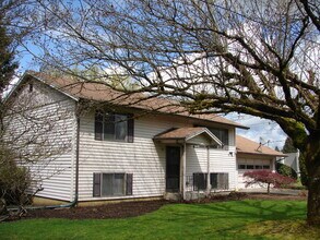 Building Photo - FOUR BEDROOM SPLIT LEVEL IN SALMON CREEK