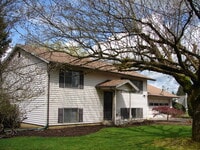 Building Photo - FOUR BEDROOM SPLIT LEVEL IN SALMON CREEK