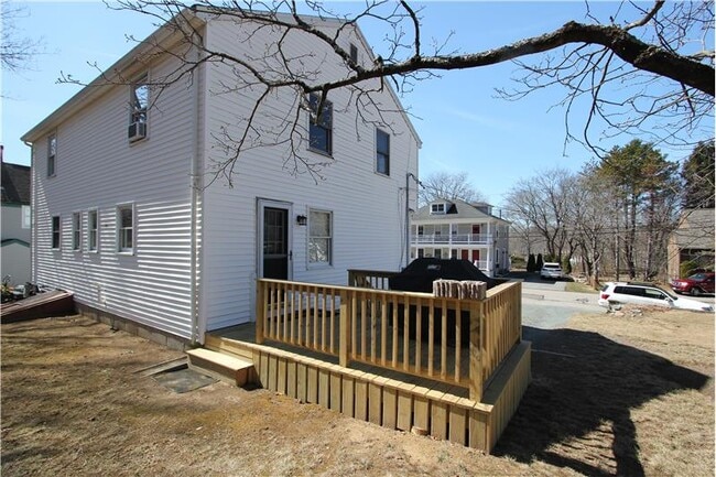 Building Photo - 21 Moore Ave